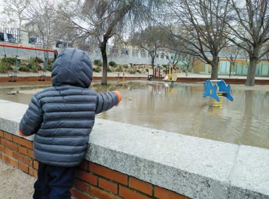 reto de instagram #almaltiempomuchojuego foto inundación en los columpios