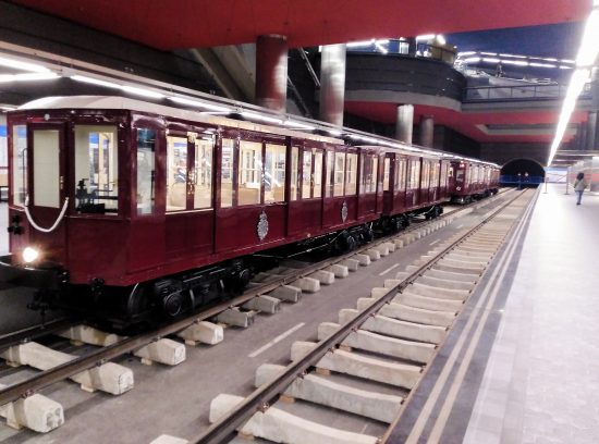 Exposición del centenario del Metro de Madrid. Exterior coche Cuatro Caminos