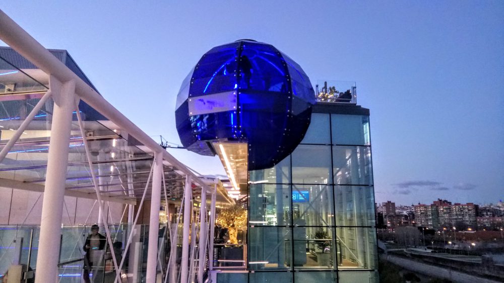 Planes con niños y bebés. La esfera: la primera terraza con vistas para niños en Madrid