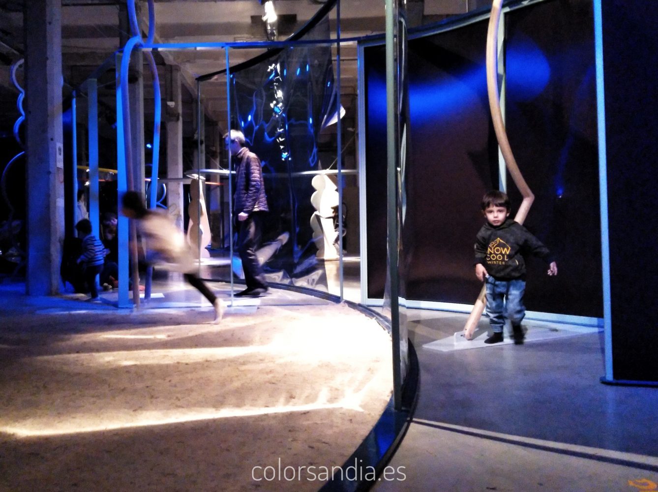 Teatro sin fin. Nueva instalación para niños en Matadero Madrid. Nuestra experiencia y fotos