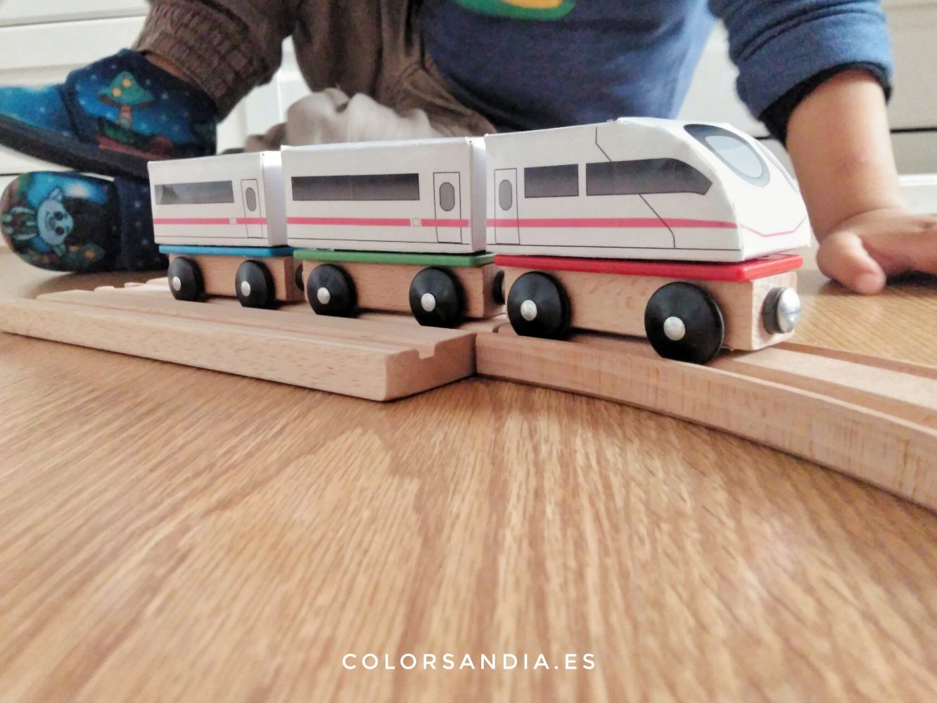 Plantillas descargables de trenes ICE y AVE de juguete para vagones Ikea