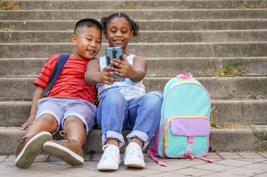 adicci&oacute;n al m&oacute;vil en ni&ntilde;os